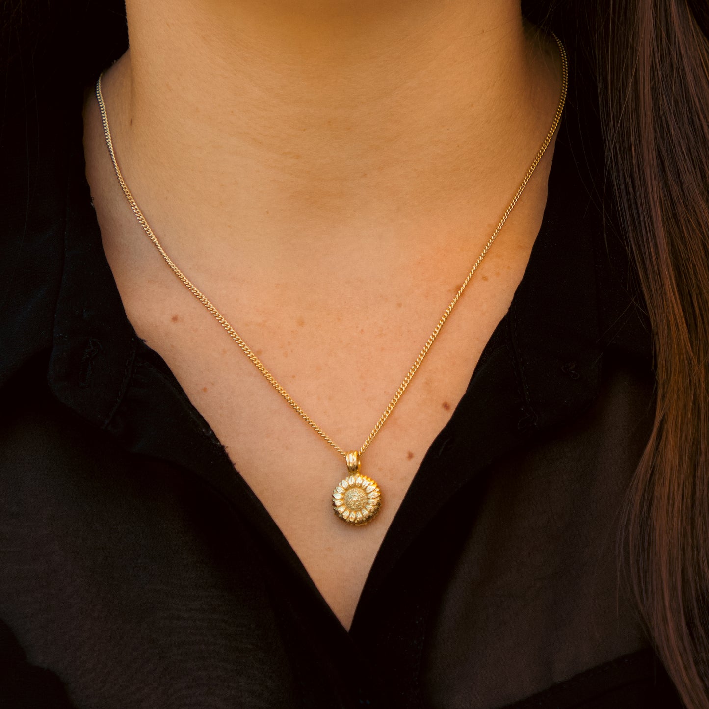 Collar de Girasol en oro de 18K, reflejo de amor y energía positiva
