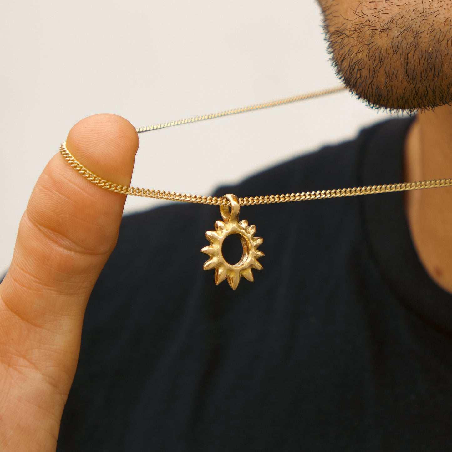 Collar de Luz en oro de 18K, símbolo de esperanza y transformación