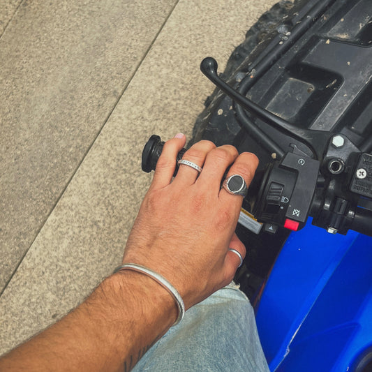 Anillo reflejo oscuro