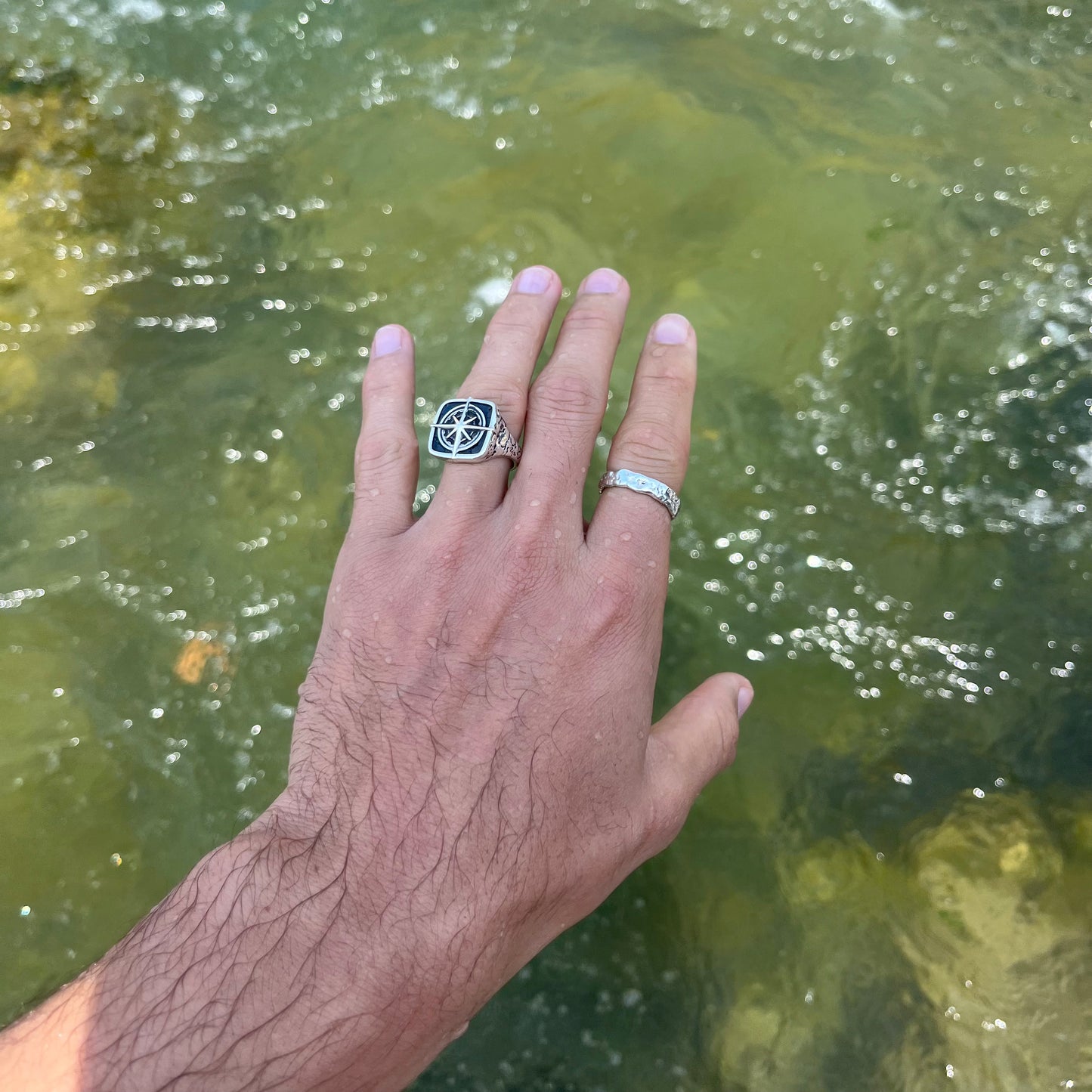 Anillo de Brújula en Plata 950 con sello de puntos cardinales