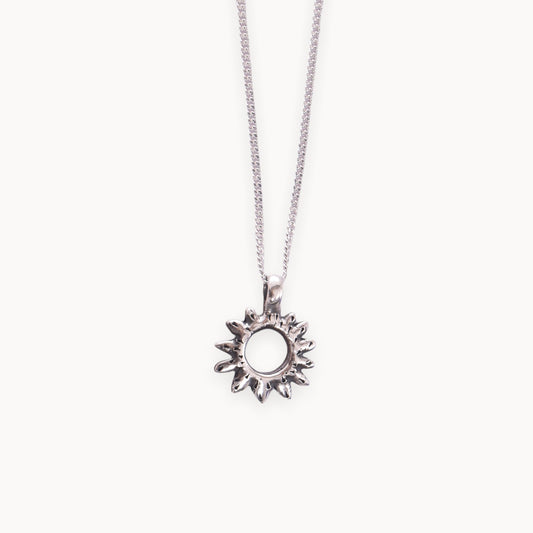 Collar de Luz en plata 950 simbolizando esperanza, transformación y belleza infinita.