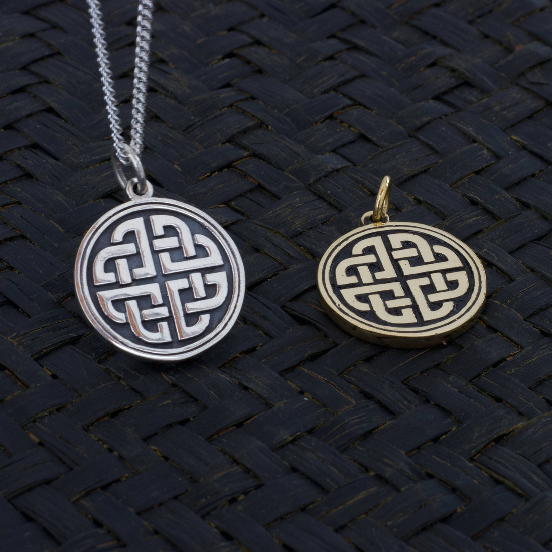 Dijes de diseño personalizado elaborados por The Vintage Jewelry en Perú