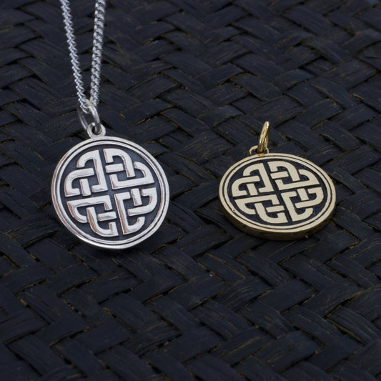 Dijes de diseño personalizado elaborados por The Vintage Jewelry en Perú
