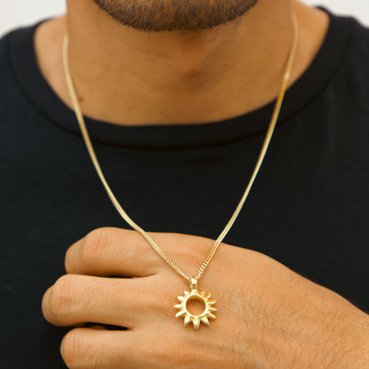 Collar de Luz en oro de 18K, símbolo de esperanza y transformación