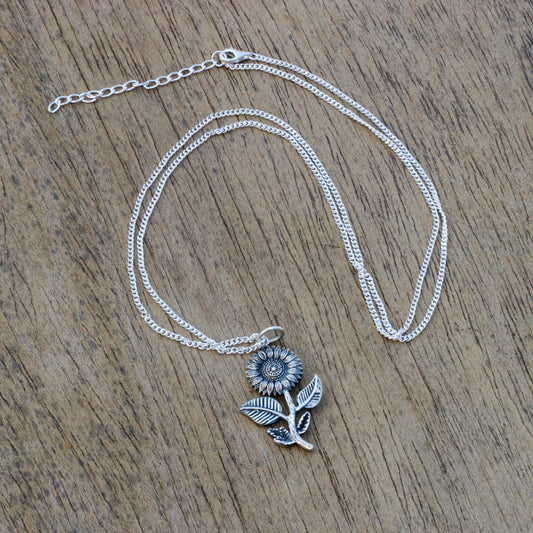 Collar de Girasol en plata 950 reflejando amor y positivismo.